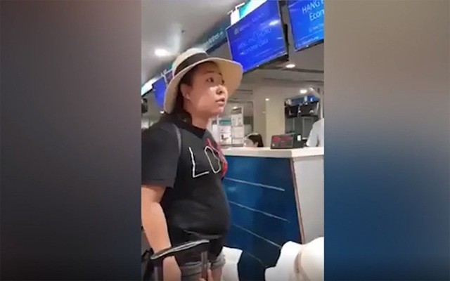 Nữ Đại úy công an “mạt sát” nhân viên sân bay đã đi làm trở lại ảnh 1