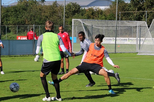 "Đoàn Văn Hậu đã ra mắt rất hứa hẹn ở CLB SC Heerenveen" ảnh 1