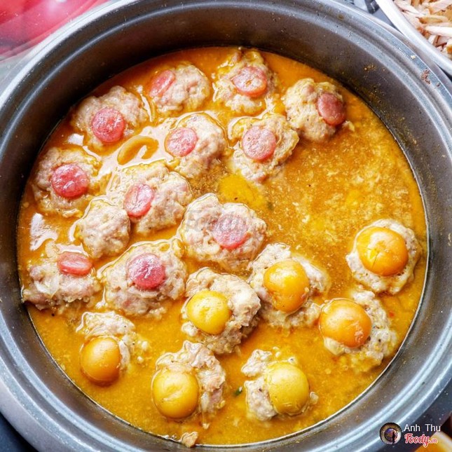 No bể bụng với ổ bánh mỳ xíu mại trứng muối đậm đà lạ miệng ảnh 2
