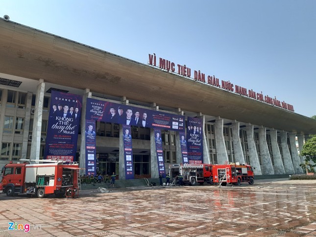 Cháy Cung Văn hóa Việt Xô, sân khấu show Quang Hà bị thiêu rụi ảnh 3