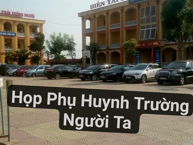 Bức ảnh họp phụ huynh "gây bão": Đảo khắp sân trường "sương sương" thấy toàn xế hộp ảnh 1