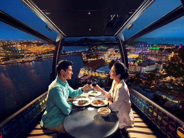 Ghé thăm các nhà hàng phục vụ bàn ăn lơ lửng trên trời ở khắp thế giới ảnh 6