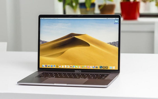 Nhiếp ảnh gia nước ngoài bị kẹt lại Việt Nam vì mang theo MacBook Pro 15 inch ảnh 1