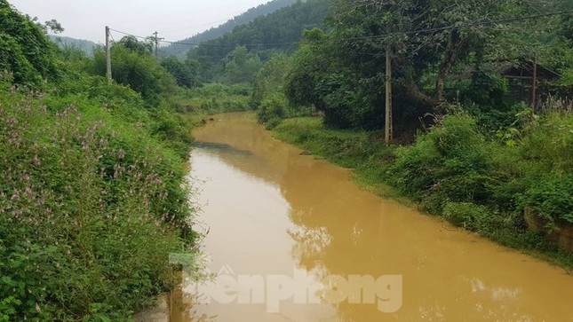 Vạn dân Hà Nội khốn khổ vì nước có mùi lạ: Chất bẩn từ đầu nguồn nước sông Đà? ảnh 3
