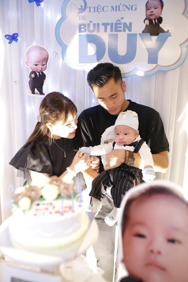 Tiền vệ Bùi Tiến Dụng bất ngờ khoe con trai đầu lòng 3 tháng tuổi, nhiều fan vào chúc mừng ảnh 1