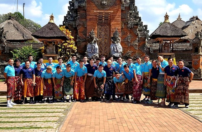 Tuyển Việt Nam tham quan Bali sau chiến thắng trước Indonesia ảnh 1