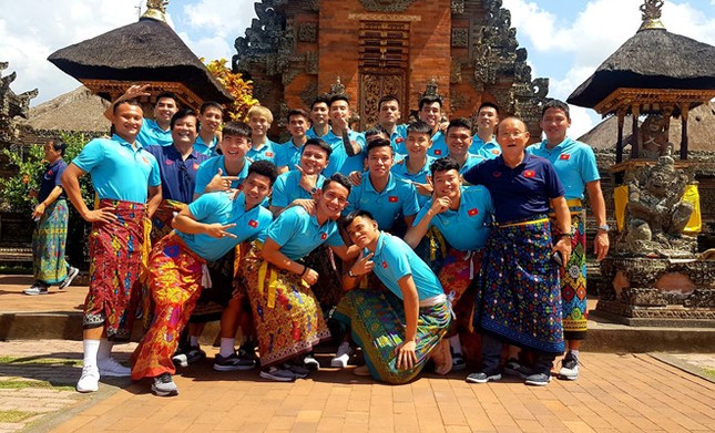 Tuyển Việt Nam tham quan Bali sau chiến thắng trước Indonesia ảnh 3