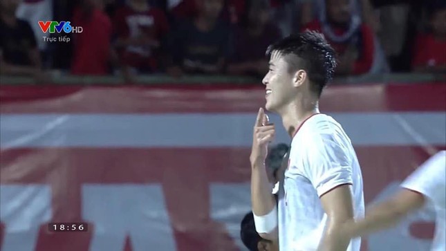 Hành động Duy Mạnh dành cho bạn gái sau trận gặp Indonesia khiến tất cả ghen tị ảnh 2