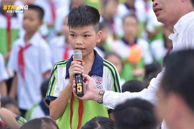 Strong Vietnam 2019: Tween THCS Phù Đổng giao lưu cùng Văn Hậu trước khi anh sang Hà Lan ảnh 3