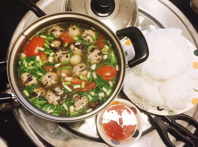 Là cô dâu trong MV, nhưng nấu ăn khéo thế này thì Văn Mai Hương sẵn sàng lấy chồng rồi ảnh 8