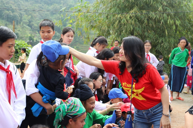 Teen THCS Cầu Giấy ghé thăm trường Khư Phá (Hà Giang) trong chuyến thiện nguyện ý nghĩa ảnh 3