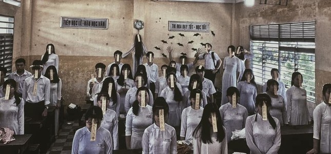 Lớp học chụp ảnh tập thể concept mùa Halloween khiến dân mạng "dựng tóc gáy" ảnh 1