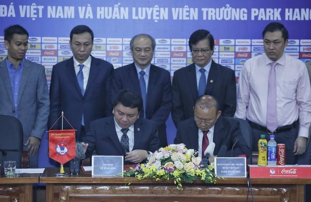 HLV Park Hang Seo chia sẻ xúc động trong ngày gia hạn hợp đồng với VFF ảnh 2