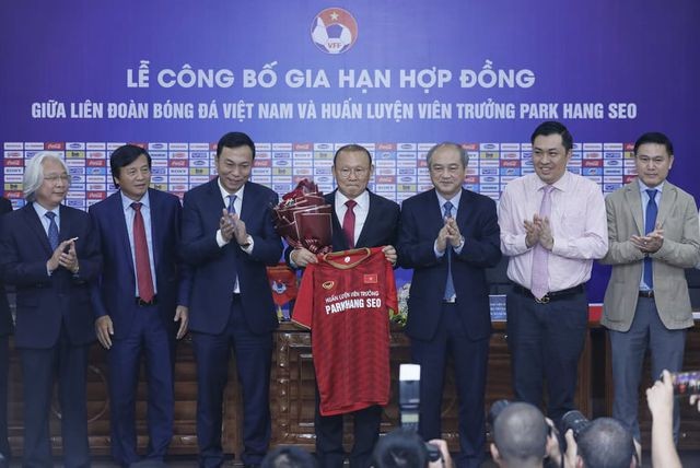 HLV Park Hang Seo chia sẻ xúc động trong ngày gia hạn hợp đồng với VFF ảnh 3