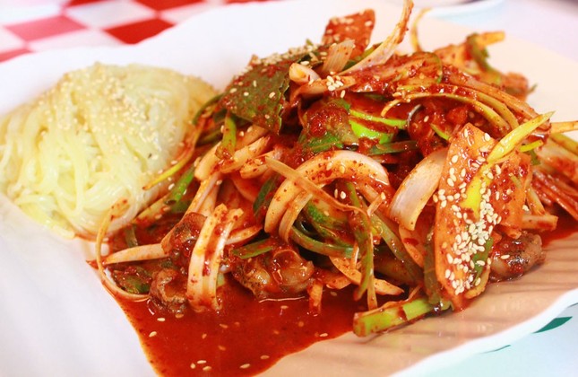 Ốc sên và loạt món ăn đường phố lạ vị ở Hàn Quốc ảnh 1