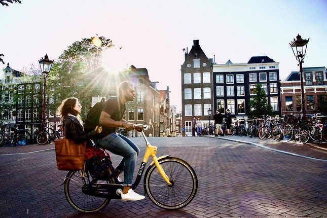 Amsterdam, thiên đường của xe đạp dẫn đầu top thành phố thân thiện nhất thế giới ảnh 1