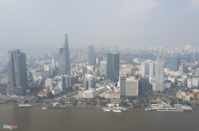 Bầu trời mịt mù khói bụi vào thời điểm TP.HCM ô nhiễm thứ 4 thế giới ảnh 1