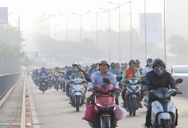 Bầu trời mịt mù khói bụi vào thời điểm TP.HCM ô nhiễm thứ 4 thế giới ảnh 5