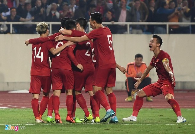 Báo Thái Lan: "Đội tuyển Việt Nam được bơm doping tiền thưởng" ảnh 1