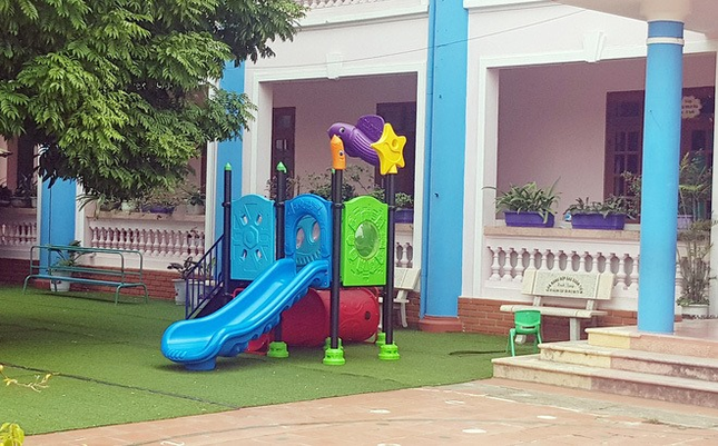 Hà Nội: Bé trai 3 tuổi tử vong vì kẹt đầu vào cầu trượt tại trường ảnh 1