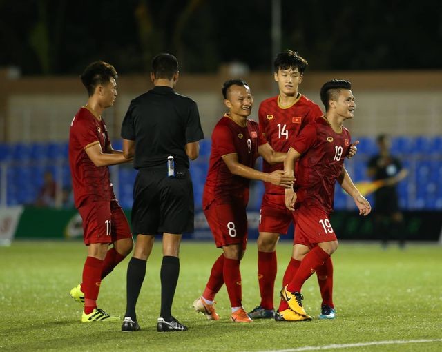 Quang Hải: “Cầu thủ U22 Việt Nam tặng toàn bộ đồ ăn cho đội tuyển nữ” ảnh 1