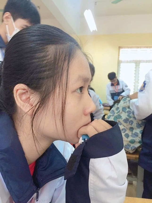 Cách uống sữa "vụng trộm" vô cùng bá đạo của hội teen khiến dân mạng ngã mũ bái phục ảnh 2