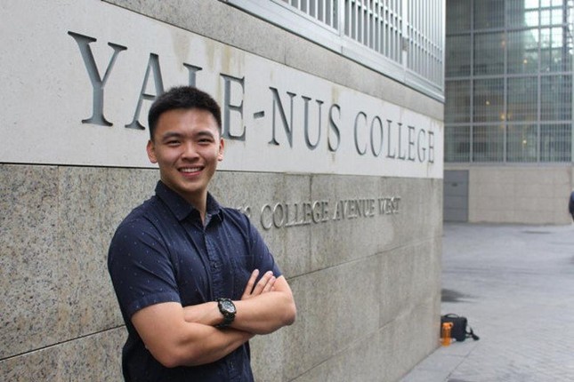 Nam sinh 17 tuổi ở Singapore bị đuổi học và phải hầu tòa vì quay lén bạn học tắm ảnh 2