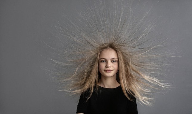 Vì sao bạn có cảm giác bị "điện giật" khi kéo chăn hoặc chạm tay vào đồ vật lúc mùa Đông? ảnh 2