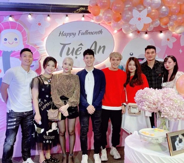 Nhọ như Văn Toàn: Lâu lâu mới đăng hình "sống ảo", chưa được khen thì đã bị bạn gái bắt lỗi ảnh 6