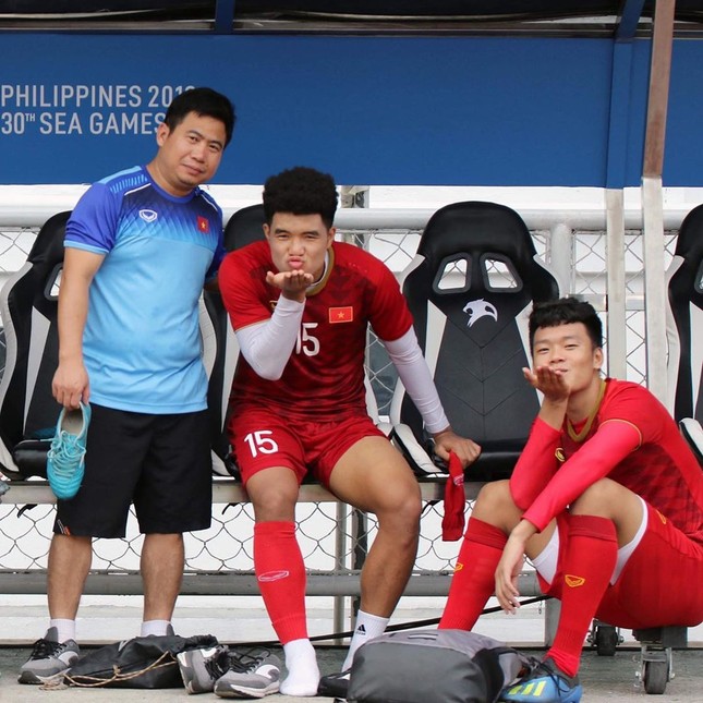 U22 Việt Nam chơi bóng hay, điển trai, sống tình cảm và rất "lầy lội" ảnh 6