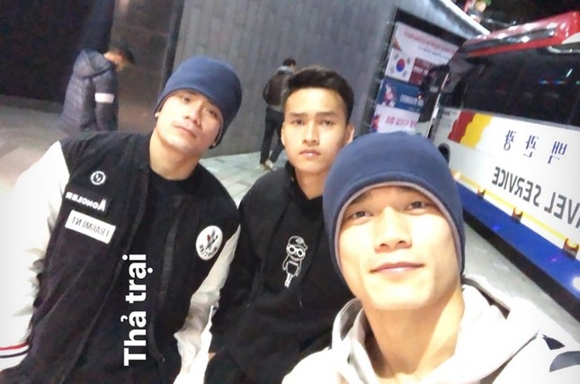 Đình Trọng, Hoàng Đức và dàn cầu thủ U23 đi chơi ở Hàn Quốc ảnh 3