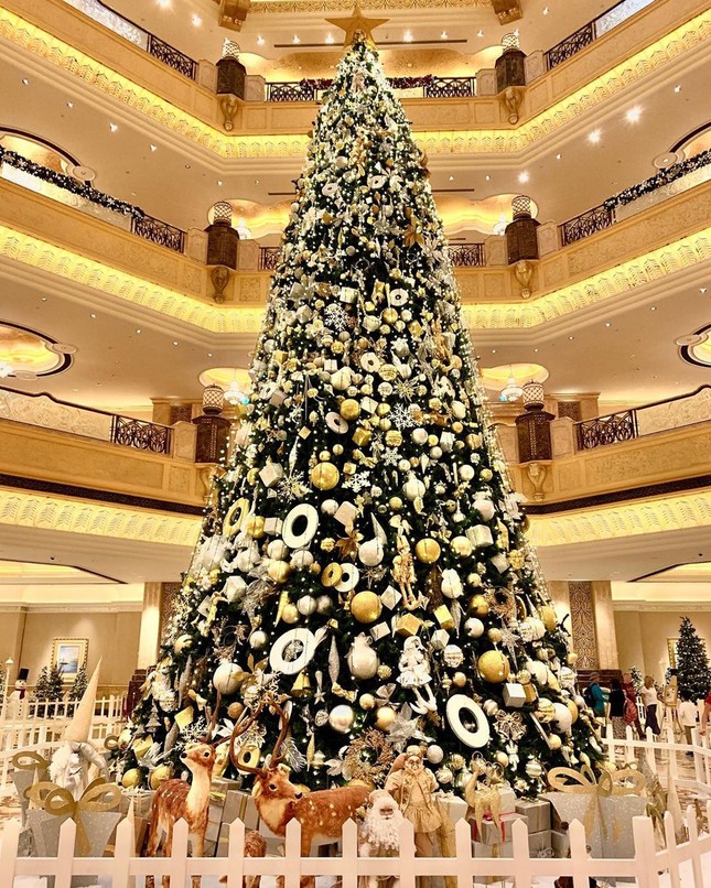 Bạn sẽ choáng ngợp trước những cây thông Noel giữ kỷ lục trên thế giới ảnh 5