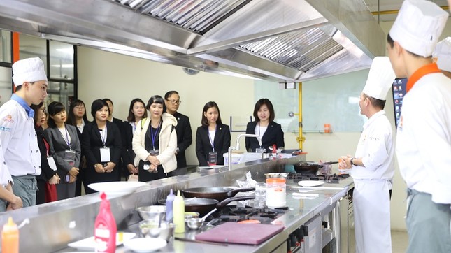 "Giải mã" xu hướng tuyển dụng nhân sự ngành nhà hàng - khách sạn thời đại 4.0 ảnh 2