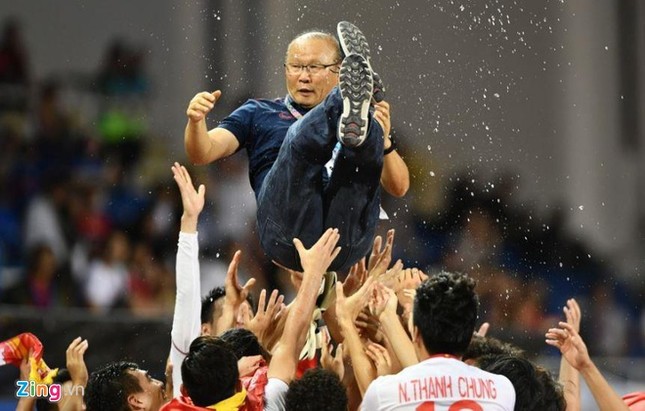 BLV Fox Sports: "Cả châu Á biết tiềm năng của bóng đá Việt Nam" ảnh 1