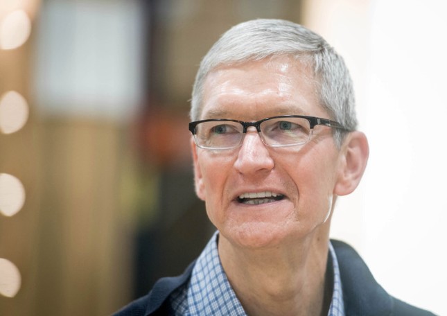 Bị giảm thu nhập, Tim Cook vẫn nhận lương cao hơn gấp hơn 200 lần nhân viên Apple ảnh 2