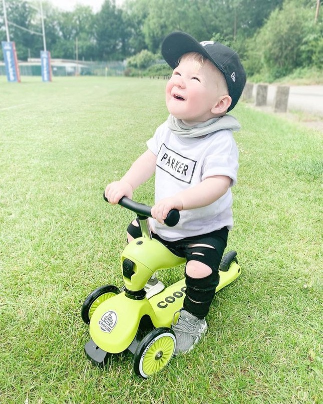 Cậu bé 2 tuổi nổi đình đám Instagram nhờ vẻ ngoài cực phẩm, kiếm được hàng tỷ đồng ảnh 4