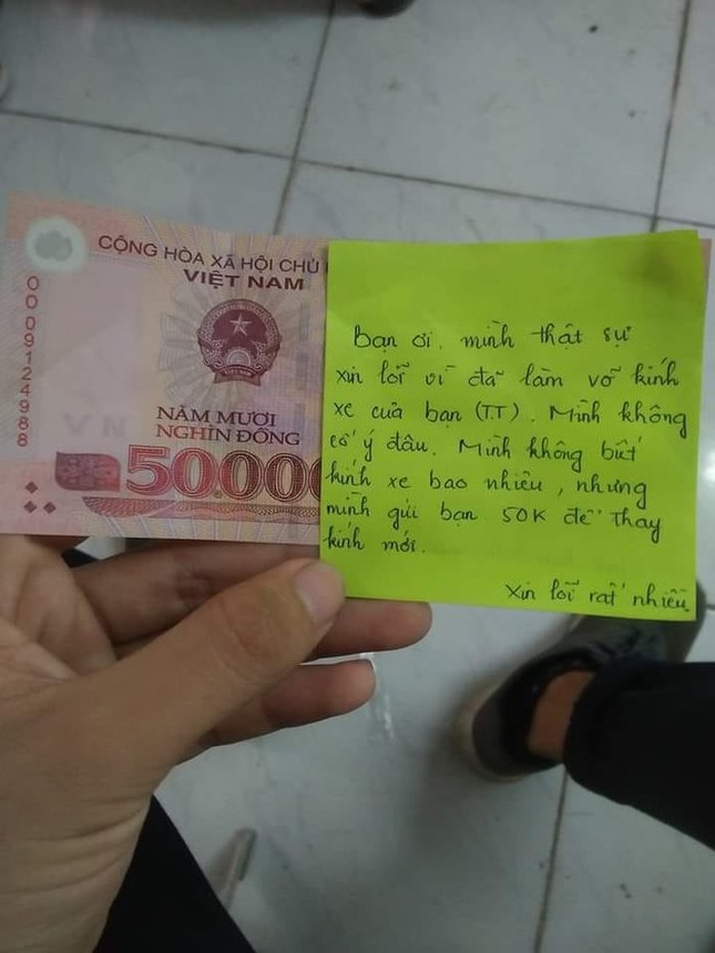 Hành động đẹp của chàng sinh viên khi lỡ làm hỏng kính xe khiến dân mạng ngưỡng mộ ảnh 1