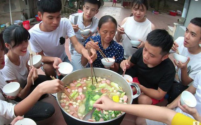Có hàng chục video lẩu siêu to, khổng lồ nhưng Bà Tân chưa từng nấu món này đúng cách ảnh 2