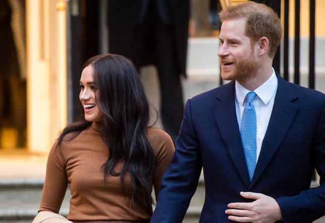 Instagram có đến 10 triệu fan, Hoàng tử Harry và vợ Meghan chỉ theo dõi đúng 1 người ảnh 3