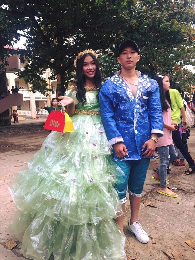Chiêm ngưỡng buổi trình diễn trang phục tái chế với những thiết kế cực độc đáo của các teen ảnh 3
