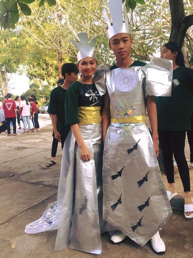 Chiêm ngưỡng buổi trình diễn trang phục tái chế với những thiết kế cực độc đáo của các teen ảnh 4