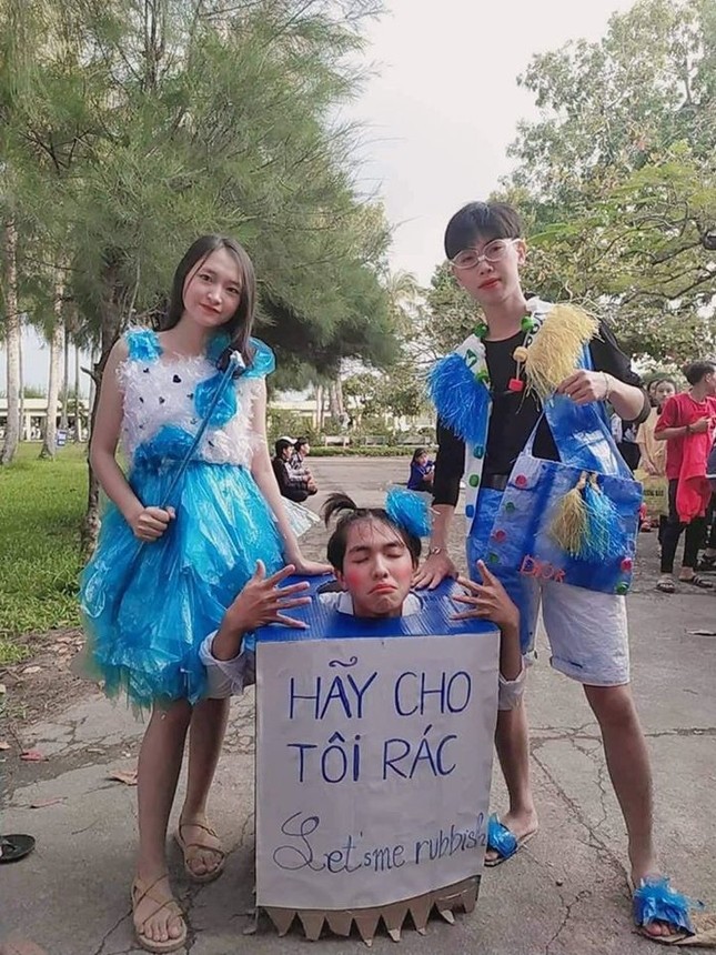 Chiêm ngưỡng buổi trình diễn trang phục tái chế với những thiết kế cực độc đáo của các teen ảnh 5