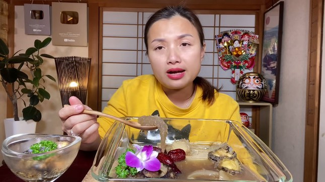 Quỳnh Trần JP nhận "án phạt" từ YouTube, bé Sa từ nay sẽ không còn xuất hiện trong mỗi video? ảnh 1
