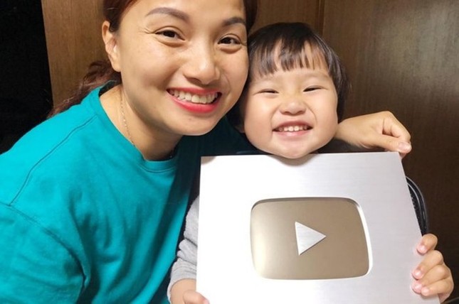 Quỳnh Trần JP nhận "án phạt" từ YouTube, bé Sa từ nay sẽ không còn xuất hiện trong mỗi video? ảnh 5