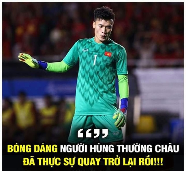 Bùi Tiến Dũng lại được chế ảnh "vững như tường thành" ảnh 3