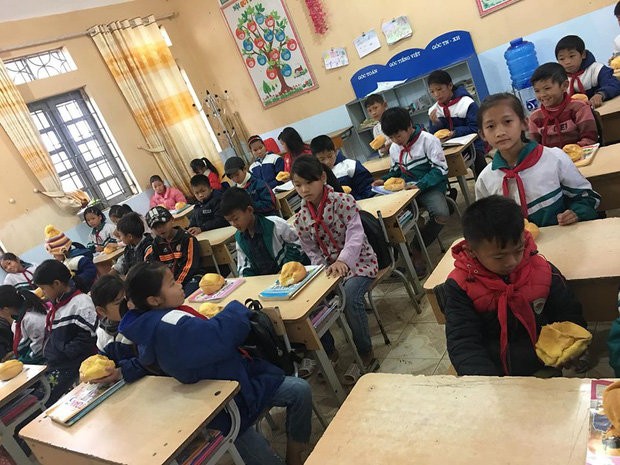 Học sinh ôm bụng đói đi học, cô giáo quyết tâm làm một điều khiến ai cũng cảm động ảnh 2