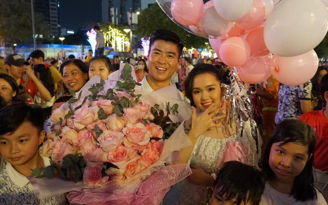 Duy Mạnh đăng ảnh trước lễ ăn hỏi, kèm lời nhắn: "Công chúa béo ơi, tớ sang đón bạn về đây!" ảnh 2