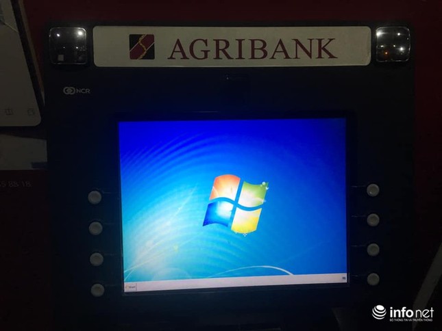 Tái diễn tình trạng ATM tê liệt, ngừng hoạt động... trong ngày cận Tết ảnh 1