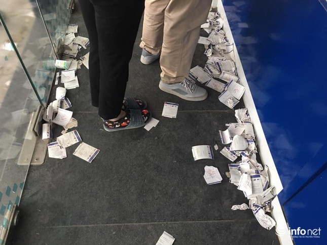 Tái diễn tình trạng ATM tê liệt, ngừng hoạt động... trong ngày cận Tết ảnh 6