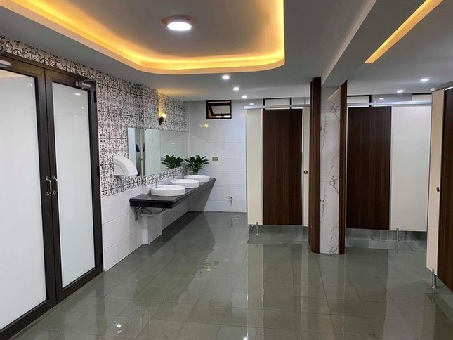 Nhà vệ sinh "trường người ta" xịn xò, đẹp mắt như khách sạn hạng sang khiến teen mê mẩn ảnh 2